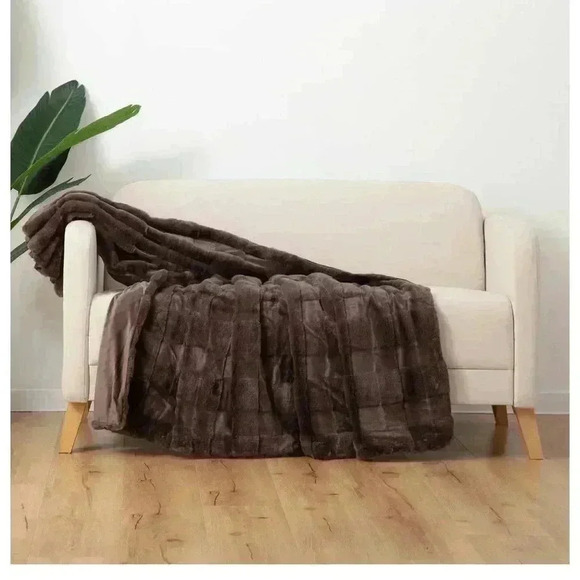 Berkshire Collection Faux Fur Plush Throw Blanket, 60"x70" (Brown) - Picture 1 of 3